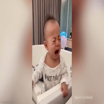 Video: Con trai gào khóc ăn vạ, mẹ dùng chiêu độc khiến đứa trẻ nín ngay trong “một nốt nhạc”