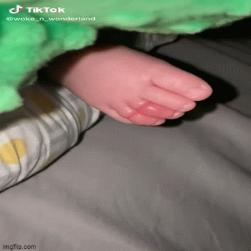 Hai ngón chân bé sơ sinh bị rộp nặng, đỏ ứng đáng sợ chỉ vì một thứ khó tin