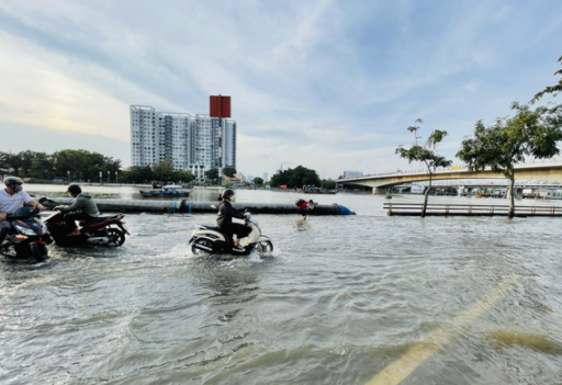 Triều cường sắp đạt đỉnh, TP.HCM đề phòng ngập nặng đầu năm