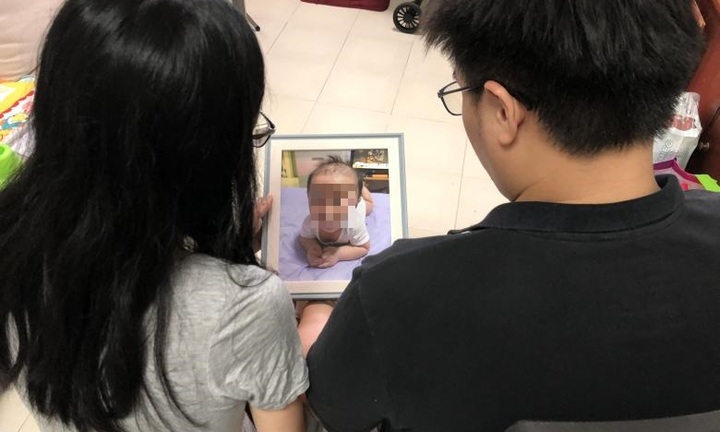 Bố mẹ chi hơn 20 triệu/tháng thuê bảo mẫu, chẳng ngờ nhận về kết cục quá đau đớn