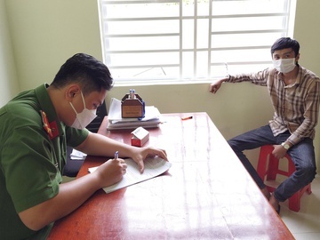 Con trai châm lửa đốt nhà cha mẹ vì xin tiền không thành