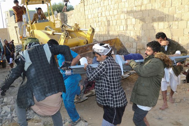 Không kích nhằm vào nhà tù ở Yemen, hơn 200 người thương vong