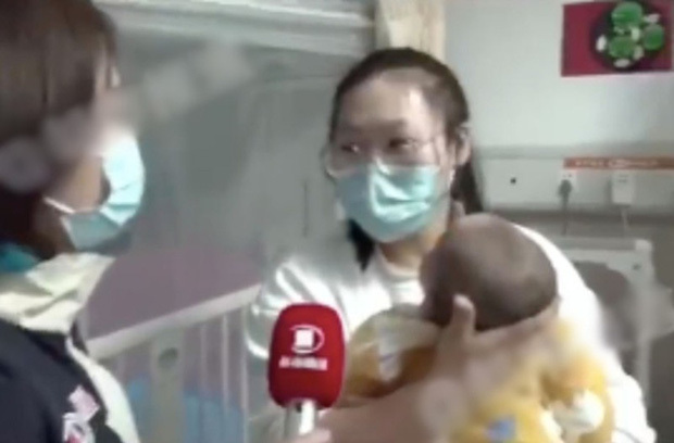 Cặp song sinh tự cắn mình tới bị thương nặng, bố mẹ bàng hoàng khi biết nguyên nhân