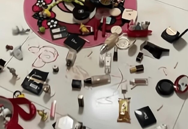 Con phá tan bộ mỹ phẩm hàng chục triệu của họ hàng, bố mẹ xử lý đầy bất ngờ