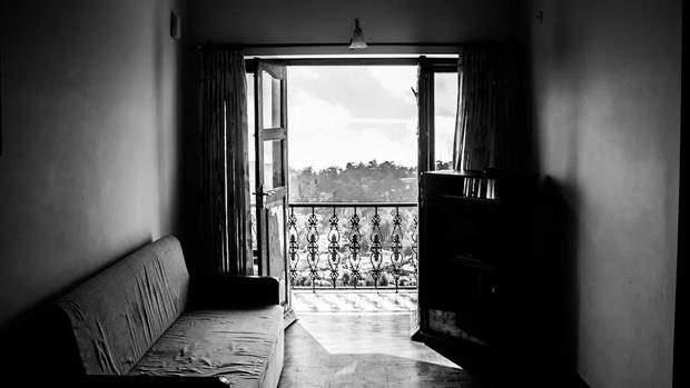 Căn phòng bỏ trống 2 năm bỗng có mùi lạ, chủ nhà 