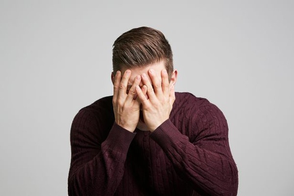 Bố mẹ bắt đi xem mắt nhiều lần, nam kỹ sư đẹp trai bỗng mắc chứng bệnh lạ lùng