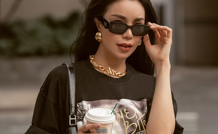 Trà Ngọc Hằng diện street style cực chất dạo phố cùng người đẹp Đào Hà