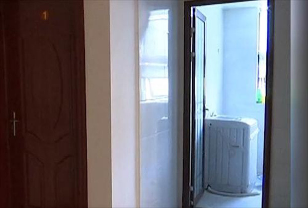 Phát hiện người đàn ông trần như nhộng trong phòng tắm, cô gái chuyển nhà ngay khi biết sự thật