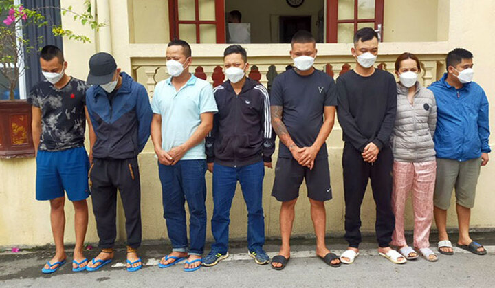 Triệt xóa sới bạc trong rừng luồng ở Thanh Hóa, bắt giữ 8 đối tượng