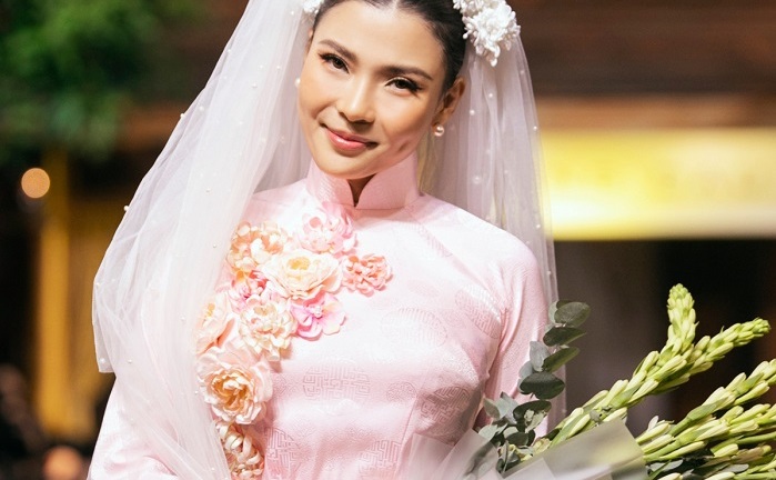 Thúy Diễm trở lại sàn catwalk, hóa cô dâu xinh đẹp trong show thời trang Đinh Văn Thơ