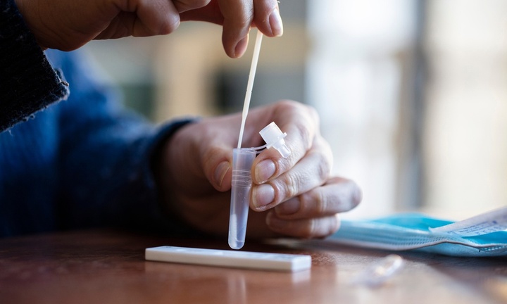 Có hay không nguy cơ ngộ độc từ dung dịch đệm của kit test nhanh COVID-19?