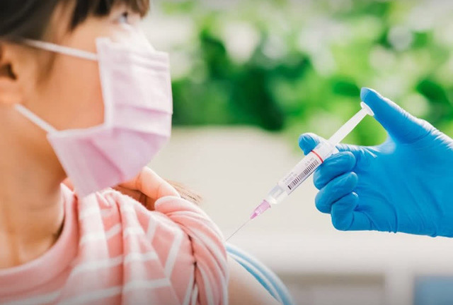 Tiêm vaccine ngừa COVID-19 cho trẻ từ 5 - dưới 12 tuổi: Đối tượng nào cần trì hoãn?