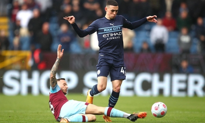 Man City đòi lại ngôi đầu bảng Premier League, Chelsea thua đau trên sân nhà