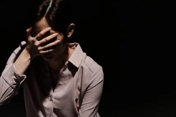 Mẹ chồng bị con dâu cấm cửa vì hành động lén lút trong phòng con trai