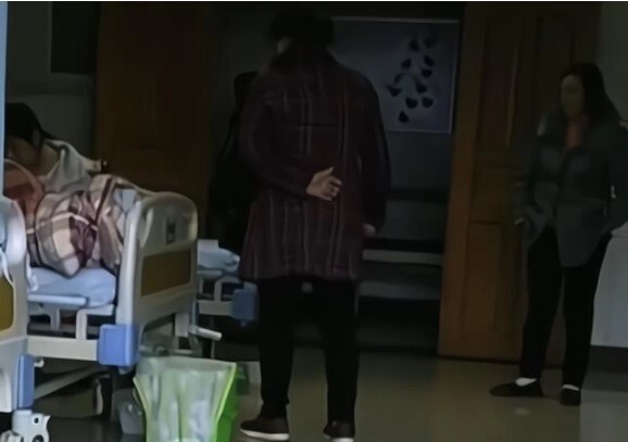 Mẹ chồng lao vào phòng bệnh mắng con dâu xối xả, nguyên nhân gây bức xúc