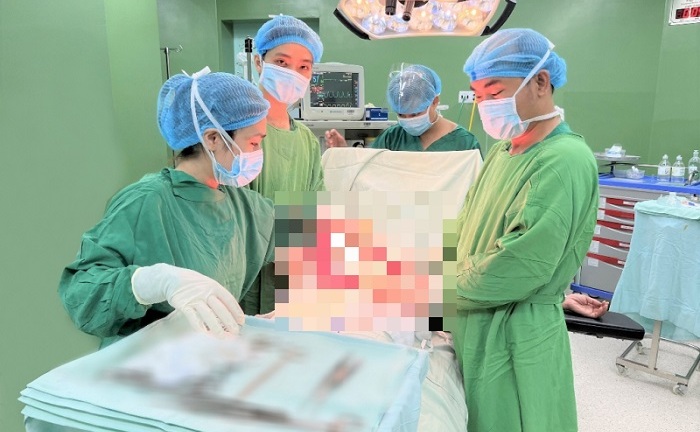 Tin tức đời sống ngày 11/4: Phẫu thuật bóc tách khối u xơ 4,5kg cho bệnh nhân 54 tuổi