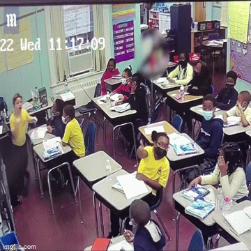 Học sinh nghẹt thở vì hóc nắp chai, phản ứng “nhanh như cắt” của cô giáo cứu em thoát chết