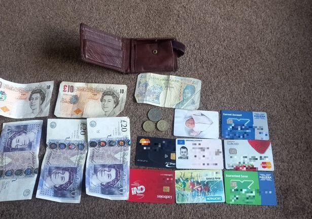 Người đàn ông bỏ quên ví trên xe taxi và cái kết ngỡ ngàng sau 7 năm