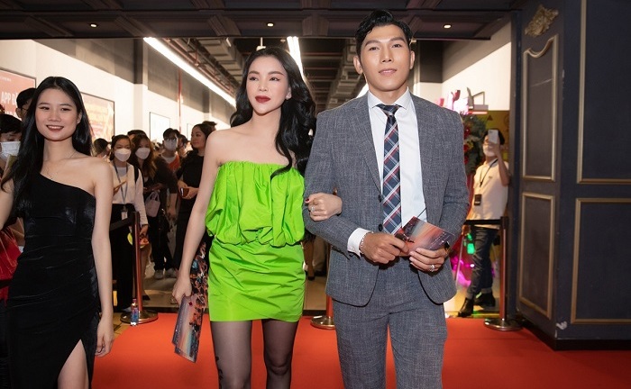 Trà Ngọc Hằng rạng rỡ bên “người tình tin đồn” Ngọc Tình