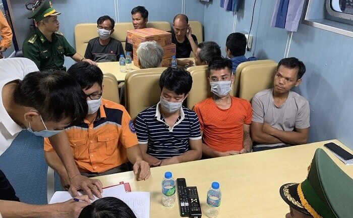 Hải Phòng: Cứu nạn khẩn cấp 10 người trên tàu bị chìm