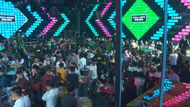 Đắk Lắk: Đột kích 2 quán bar, phát hiện đối tượng mang theo súng cùng 25 viên đạn