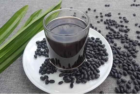 2 thời điểm vàng uống nước đậu đen giúp chị em sở hữu vóc dáng như ý