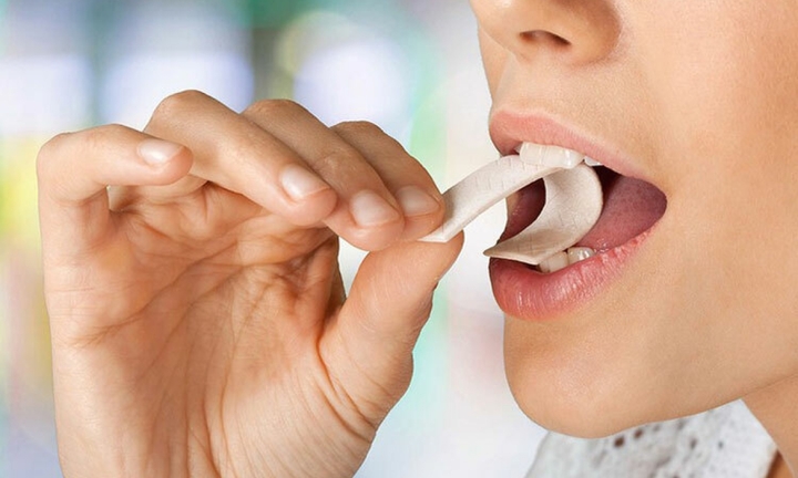 Đánh bay mùi hôi miệng sau khi ăn hành, tỏi bằng 10 cách đơn giản