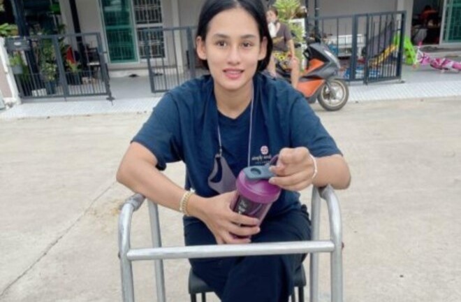 Cô gái bất ngờ bị méo miệng, tê liệt nửa người vì thói quen rất hay gặp