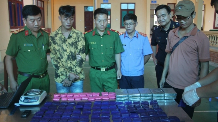 Điện Biên: Bắt đối tượng vận chuyển 10 bánh heroin, 18.000 viên ma túy tổng hợp