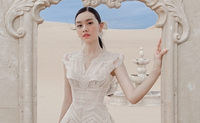Á hậu Tường San “đốn tim” dân mạng với vẻ đẹp tựa nữ thần trên đồi cát