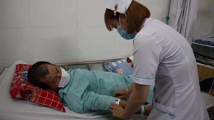 Tin tức đời sống ngày 28/7: Phẫu thuật dẫn lưu 15 lít dịch mật trong bụng người đàn ông