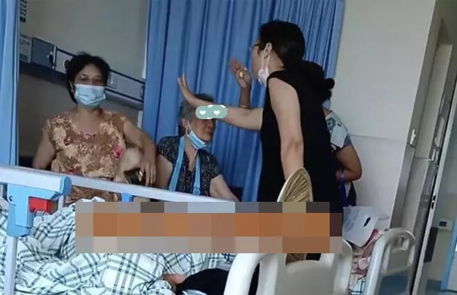 Ba chị em cãi nhau ỏm tỏi giữa phòng bệnh vì không ai muốn ở lại chăm mẹ ốm