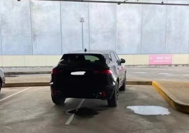 Tài xế đỗ ô tô ngang ngược trong bãi xe siêu thị, bị hội chị em dạy cho một bài học