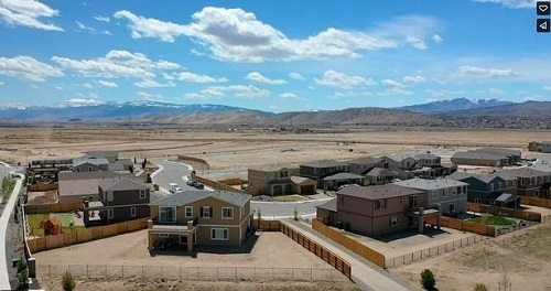 Hy hữu chuyện mua một ngôi nhà nhưng được “khuyến mãi” cả khu phố