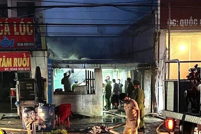 Nhà dân ở Bình Phước bốc cháy lúc rạng sáng, 3 người thương vong