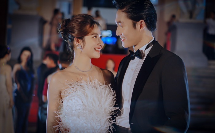 Phan Minh Huyền – Đình Tú rạng rỡ sánh đôi trên thảm đỏ Lễ trao giải Cánh Diều