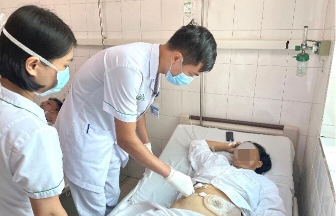 Người phụ nữ 56 tuổi tổn thương nặng vùng tầng sinh môn do trâu húc