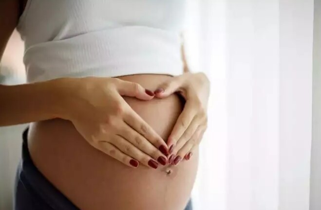 Bất ngờ với phản ứng của thai nhi khi mẹ ăn cà rốt và cải xoăn