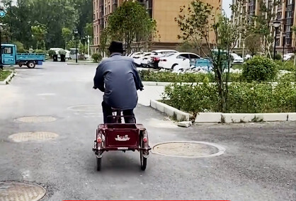 Xúc động chuyện cụ ông 94 tuổi đạp xe suốt 1 tiếng đến thăm cháu trai bị ốm