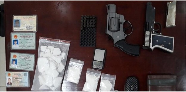 Gia Lai: Khám nhà đối tượng bán ma túy, thu giữ 4 khẩu súng, 77 viên đạn