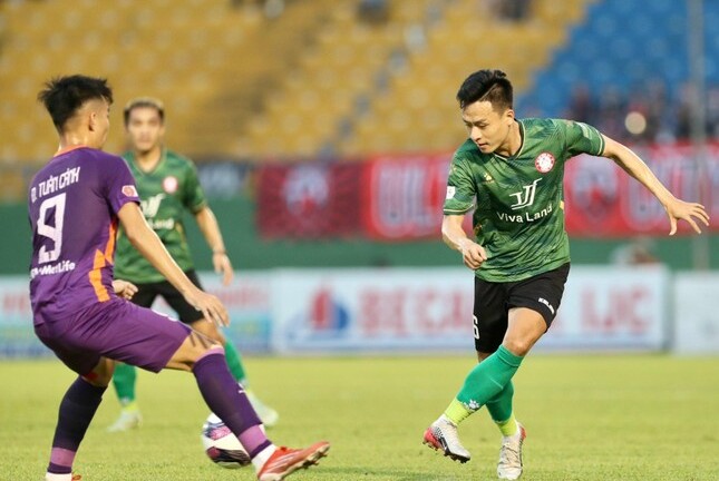 “Mưa” thẻ vàng trong trận đọ sức giữa CLB TP.HCM và CLB Bình Dương