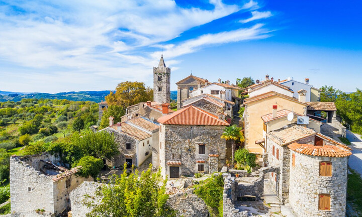 Choáng ngợp trước phong cảnh đẹp như tranh ở thị trấn nhỏ nhất thế giới