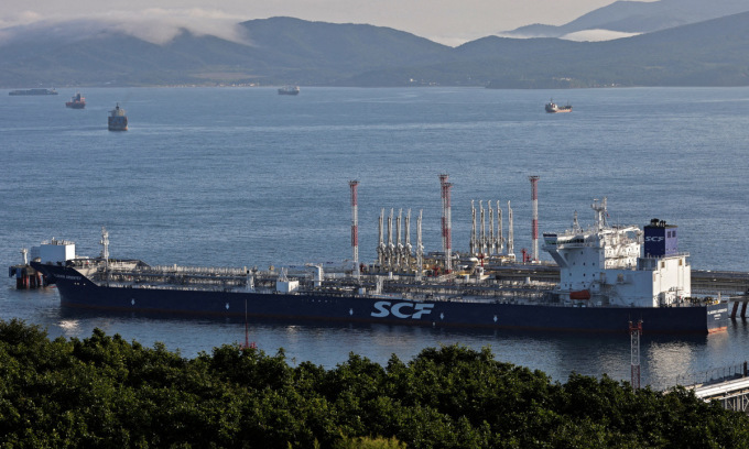 EU không đạt được thỏa thuận về áp trần giá dầu Nga