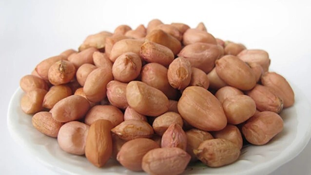 Lợi ích bất ngờ của việc ăn lạc vào buổi sáng