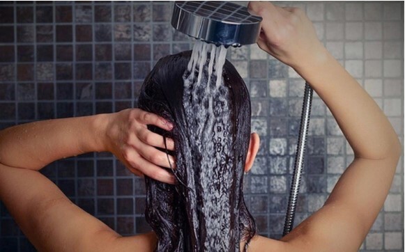 Gội đầu mùa lạnh phải tránh khung giờ này kẻo hối không kịp