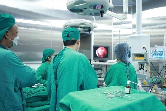 Đỉa trâu dài 5cm sống trong mũi người đàn ông suốt 1 tuần