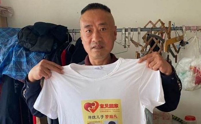 Đôi vợ chồng 19 năm lặn lội khắp nơi tìm con trai mất tích