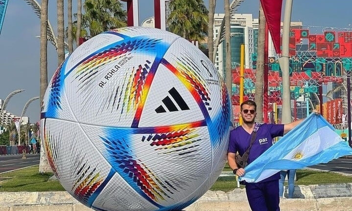 Nam bác sĩ hoãn cưới để đến Qatar xem chung kết World Cup 2022