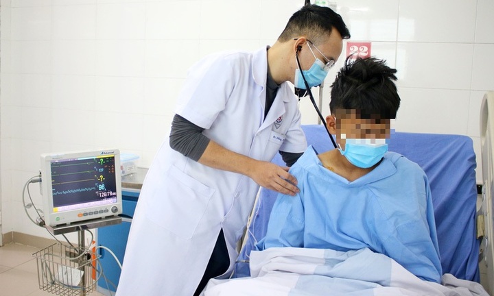 Cấp cứu thiếu niên 14 tuổi bị đâm thấu tim, nguy cơ tử vong rất cao