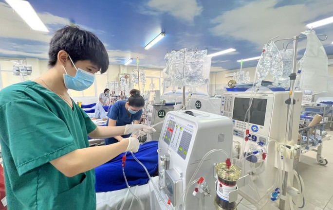 Nam thanh niên gọi người nhà đến cứu sau khi uống thuốc diệt cỏ tự tử